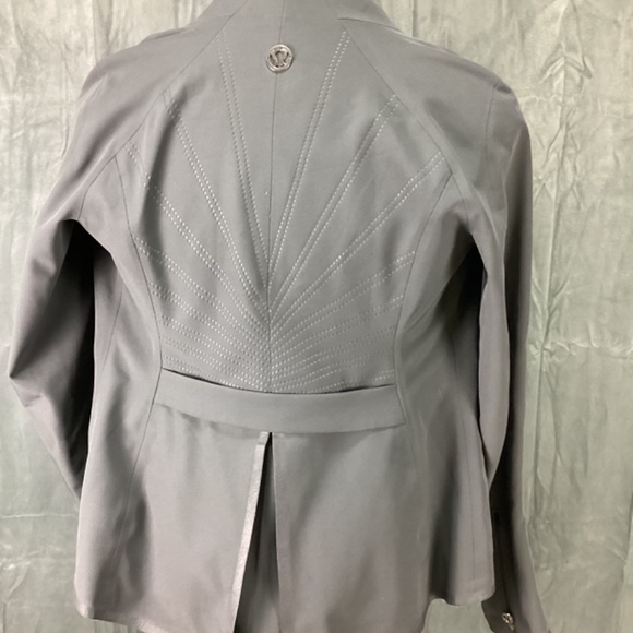 Lulu Lemon Unique Water Resistant Flattering Fitted Jacket Size 8 - Picture 4 of 10
